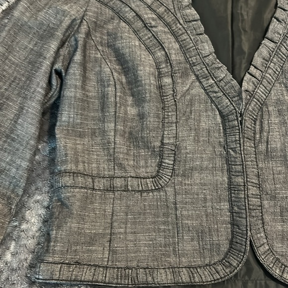 Stylish NWOT Charcoal Grey Modern Structured Cropped Blazer - Picture 4 of 11